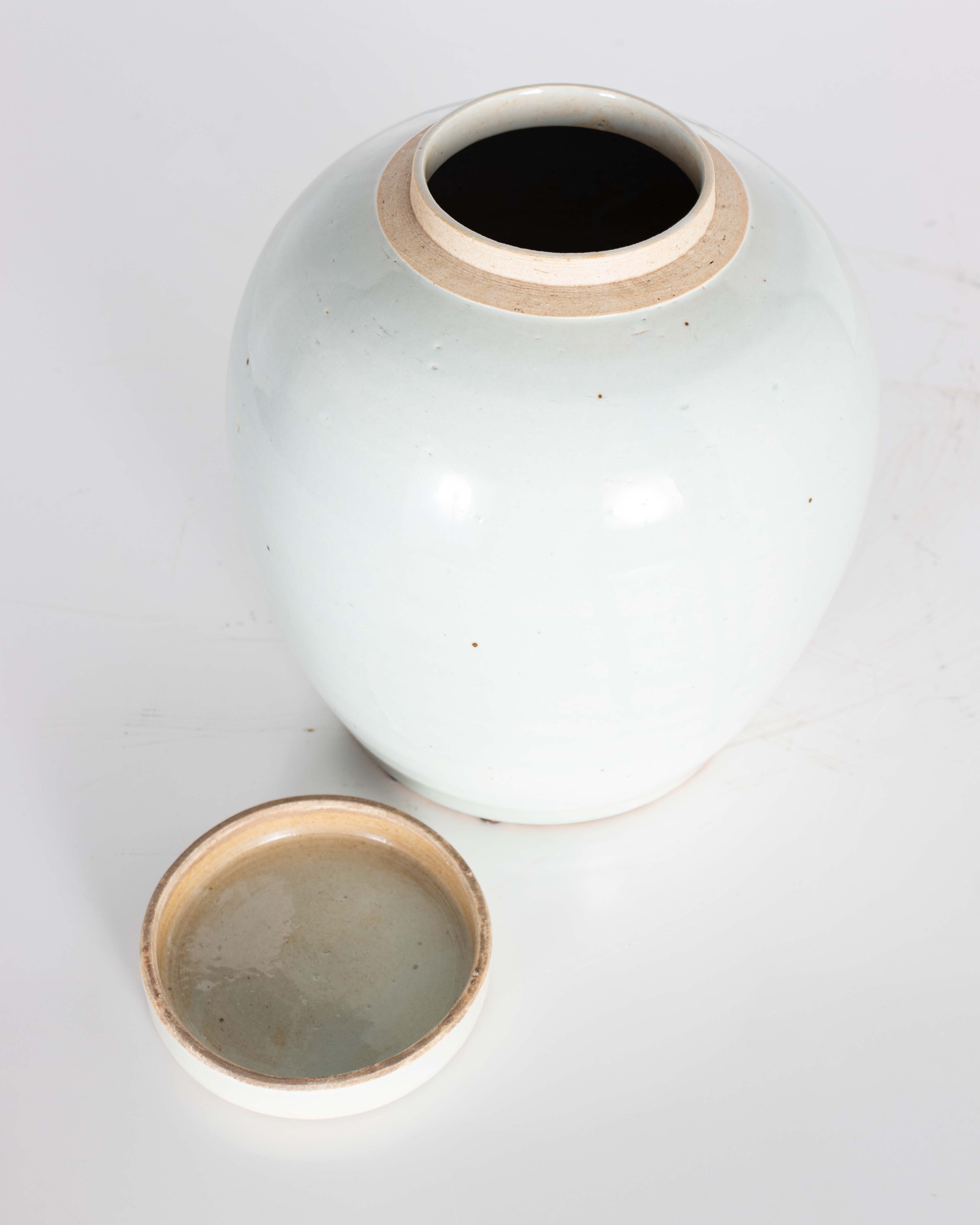 Pale Celadon Crackle Glaze Vase with Lid