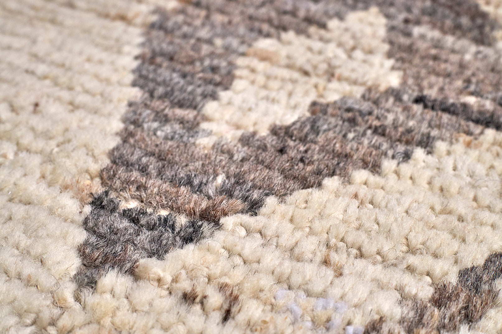 Wool Tulu Rug in Gray Diamond Pattern