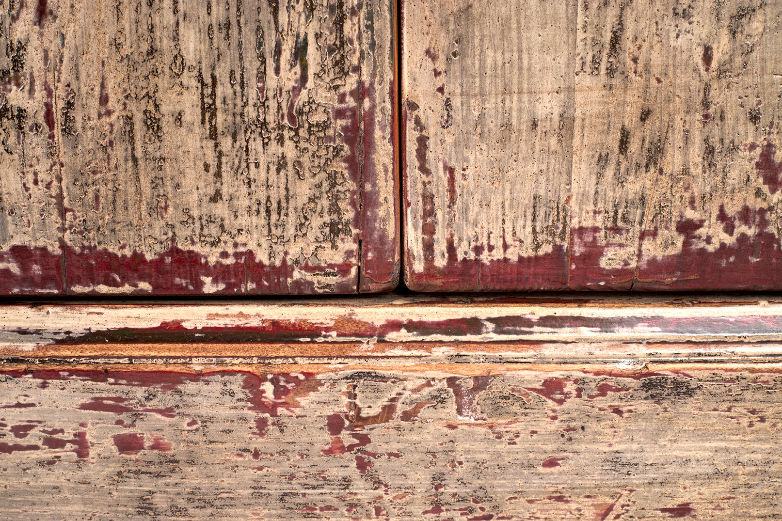 Six Door Server in Lacquered Paint Patina