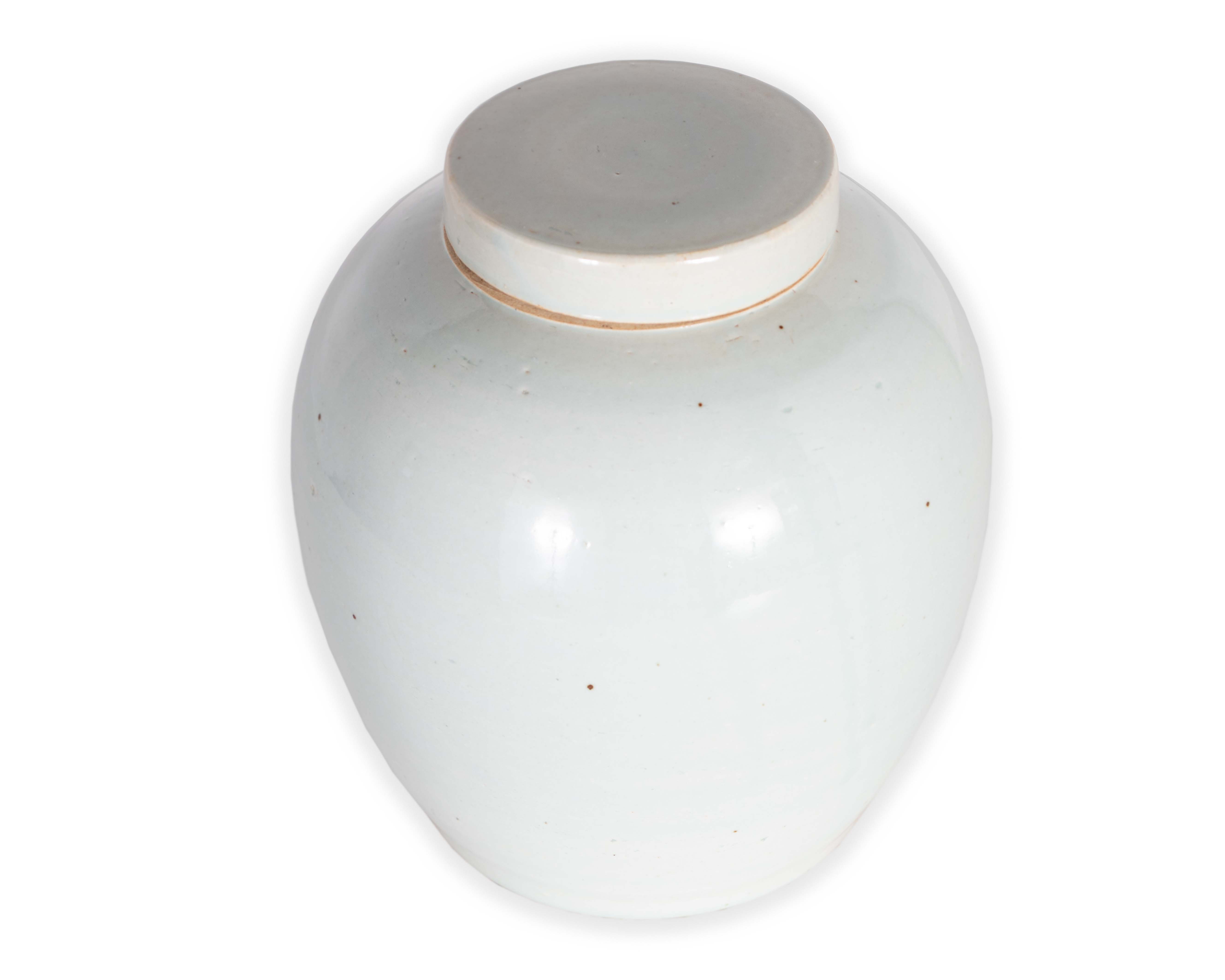 Pale Celadon Crackle Glaze Vase with Lid