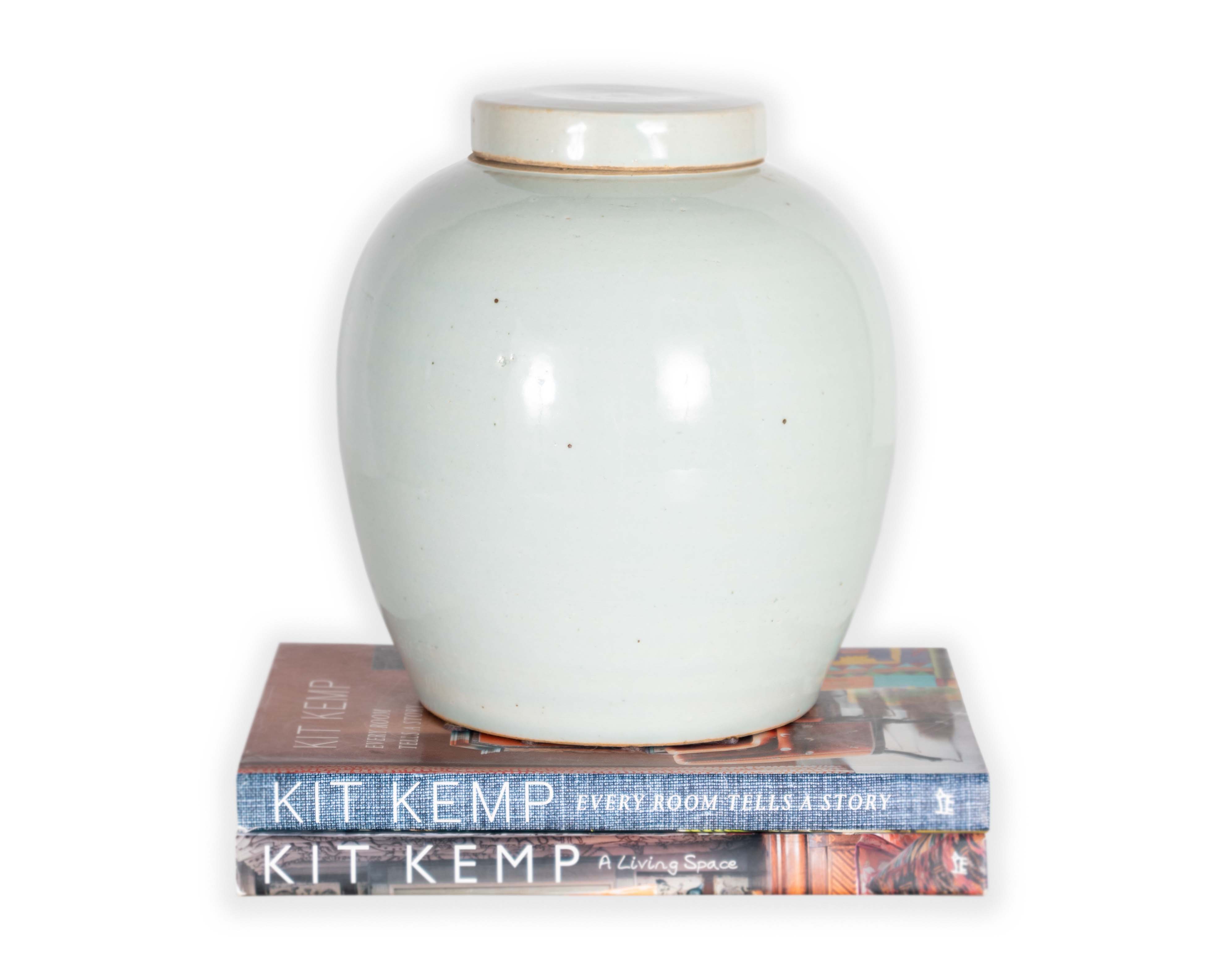 Pale Celadon Crackle Glaze Vase with Lid