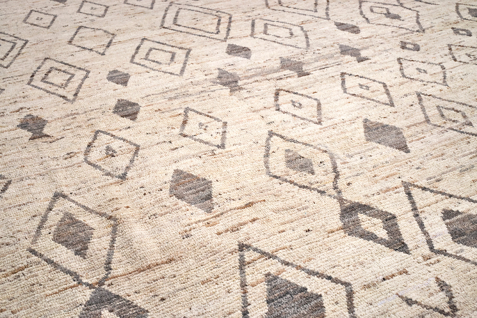 Wool Tulu Rug in Gray Diamond Pattern